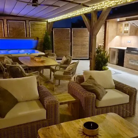 Lhotka Apartmán *